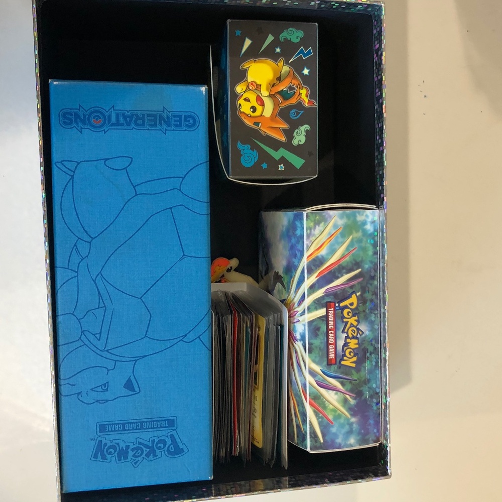Lot of 700 Pokémon cards